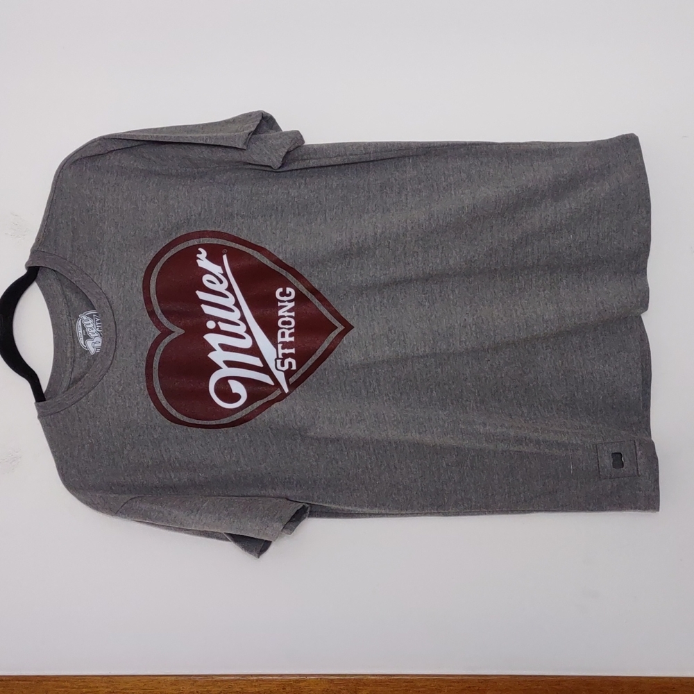 Miller strong 🍺 T-shirt Sz L